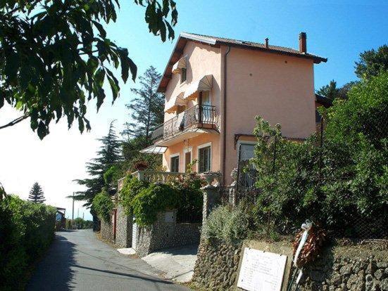 La Tana Del Tasso Ventimiglia Bed & Breakfast Exterior photo