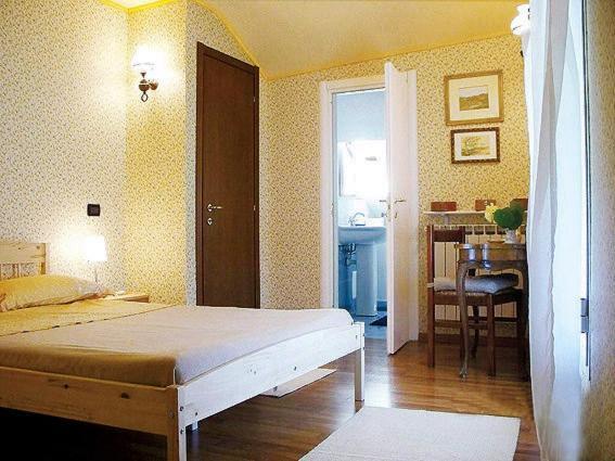 La Tana Del Tasso Ventimiglia Bed & Breakfast Exterior photo
