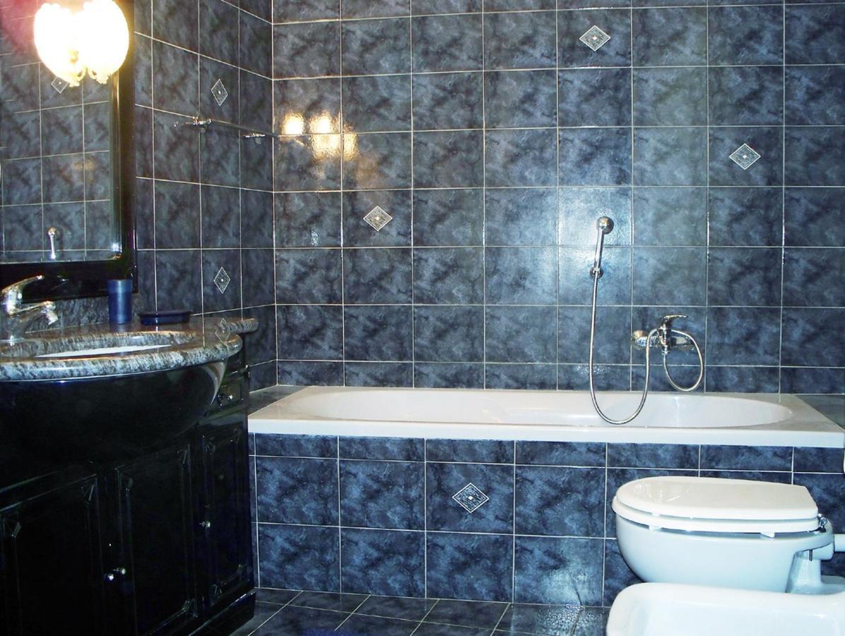 La Tana Del Tasso Ventimiglia Bed & Breakfast Exterior photo