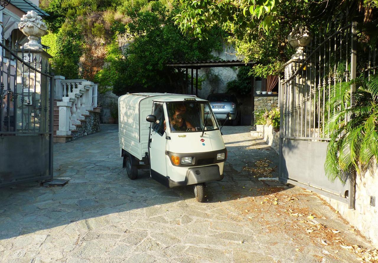 La Tana Del Tasso Ventimiglia Bed & Breakfast Exterior photo